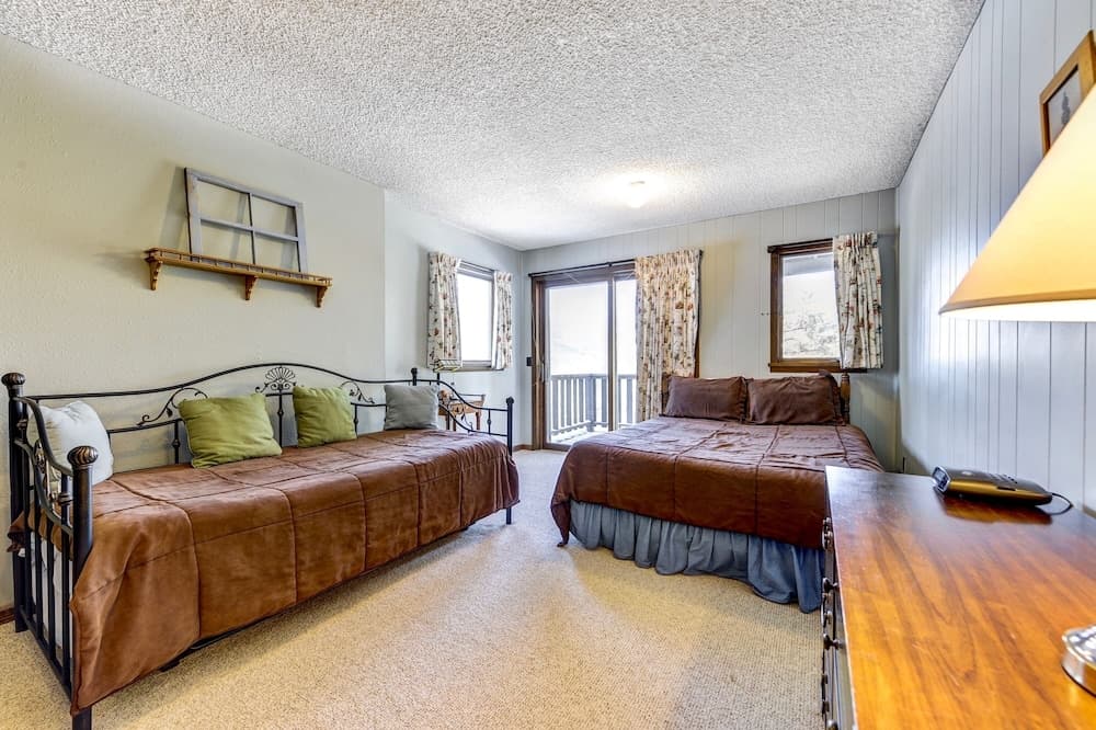 Salmans Bear Cove Family Vacation At Windcliff 4 Bedroom Home by RedAwning