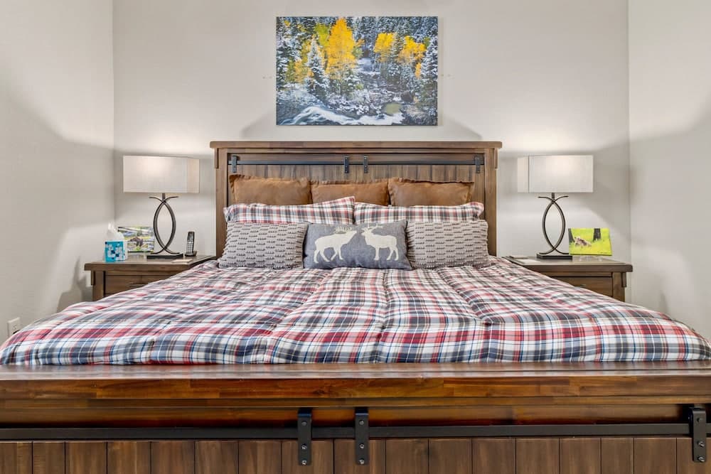 Garlands' Alpine Lodge Luxury Vacation At Windcliff 3 Bedroom Home by RedAwning