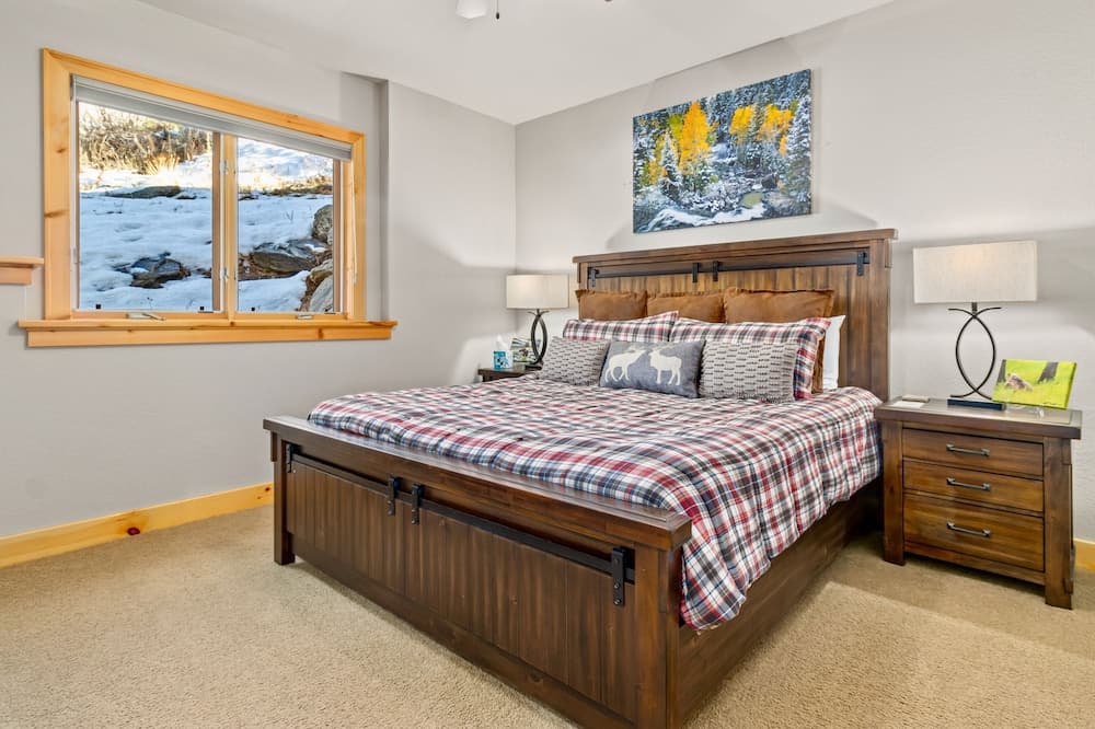 Garlands' Alpine Lodge Luxury Vacation At Windcliff 3 Bedroom Home by RedAwning