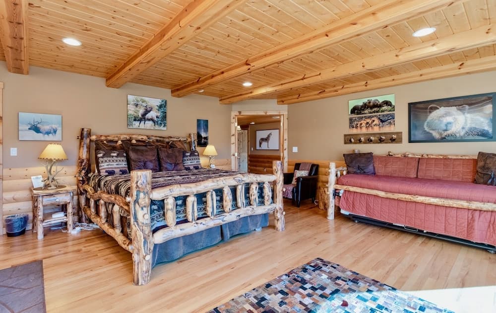 Awestruck Luxury Vacation  At Windcliff 3 Bedroom Home by RedAwning