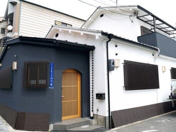 Guesthouse Osaka Tengachaya Station front hall