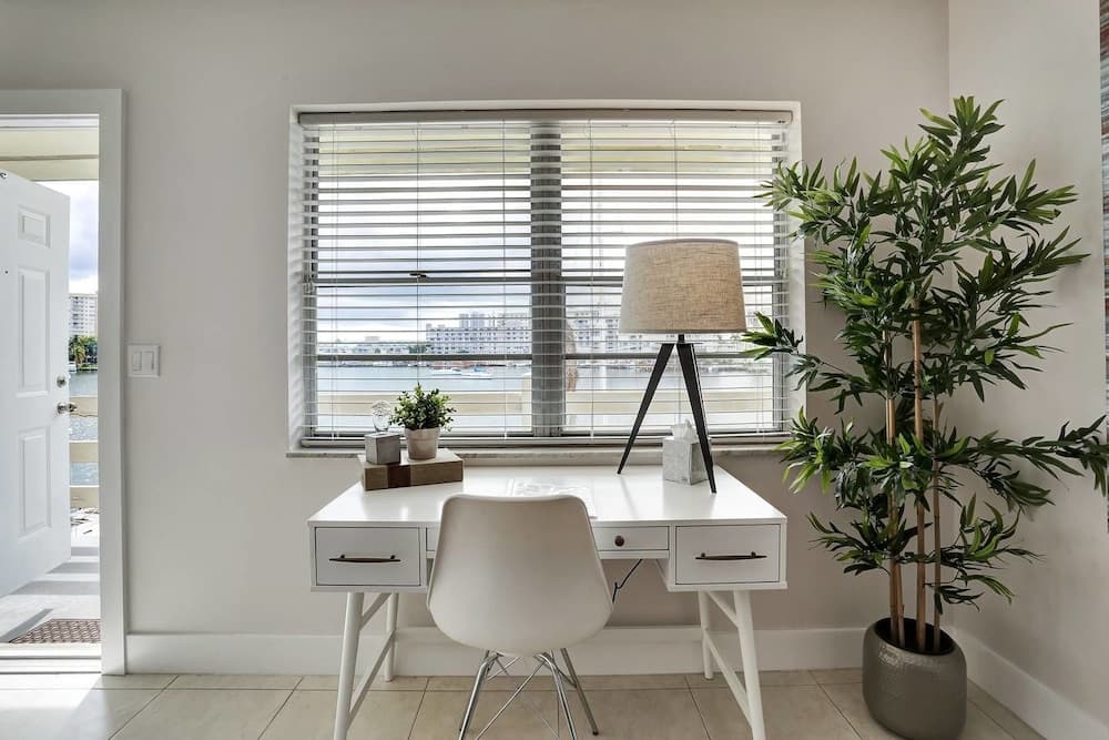 Stylish & Unique 1 BR Designer Waterview APT