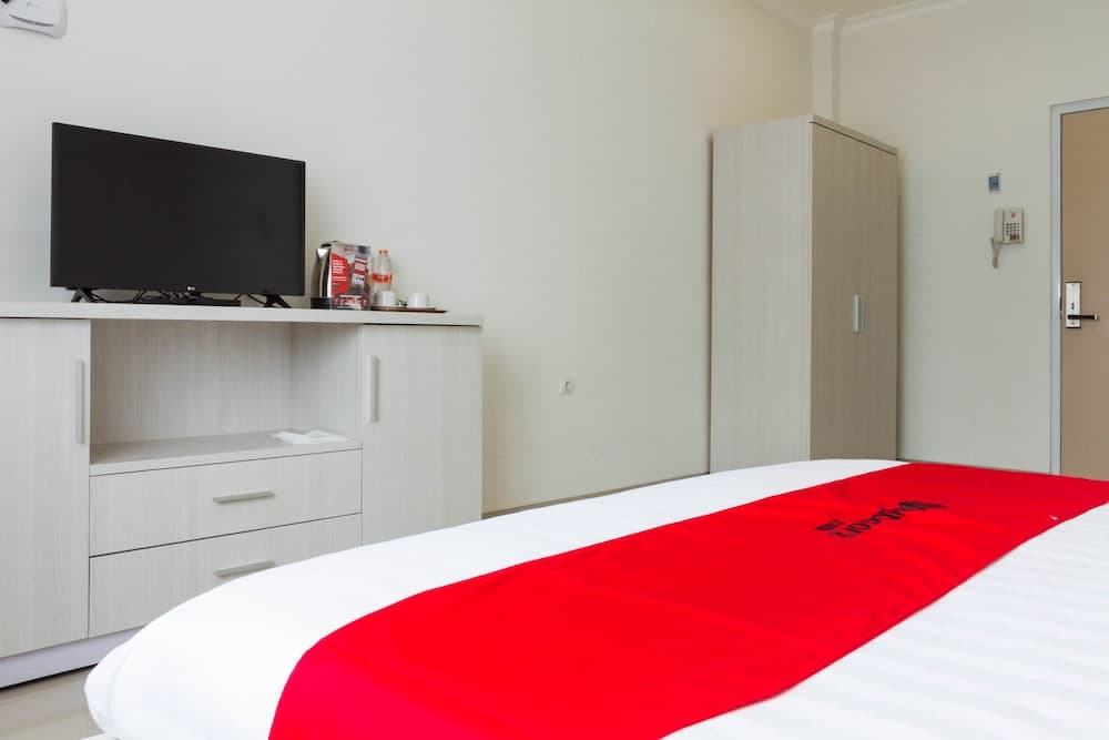 RedDoorz Plus near Jatinangor Town Square 2