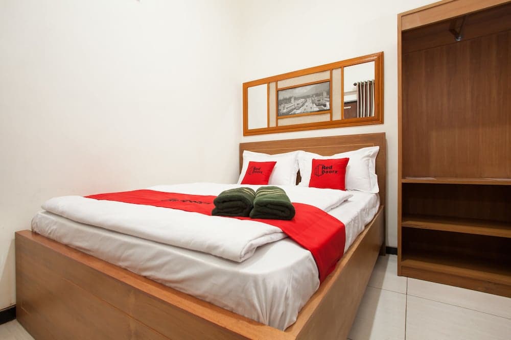 RedDoorz Syariah near Singha Merjosari Park