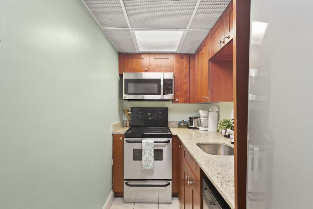 2 Bedroom Deluxe Apt on Collins Ave