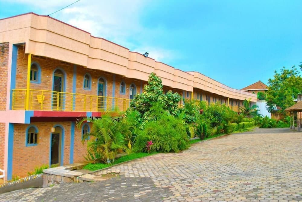 Auberge Saint Jean Leopold Kanombe