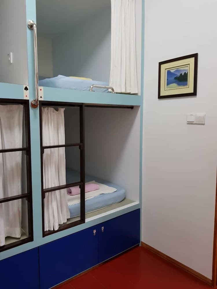 Sojourn Beds & Cafe - Hostel