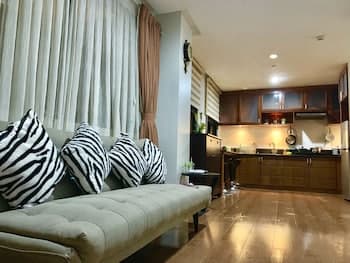 Spacious 1 BR Unit in AppleOne Ayala