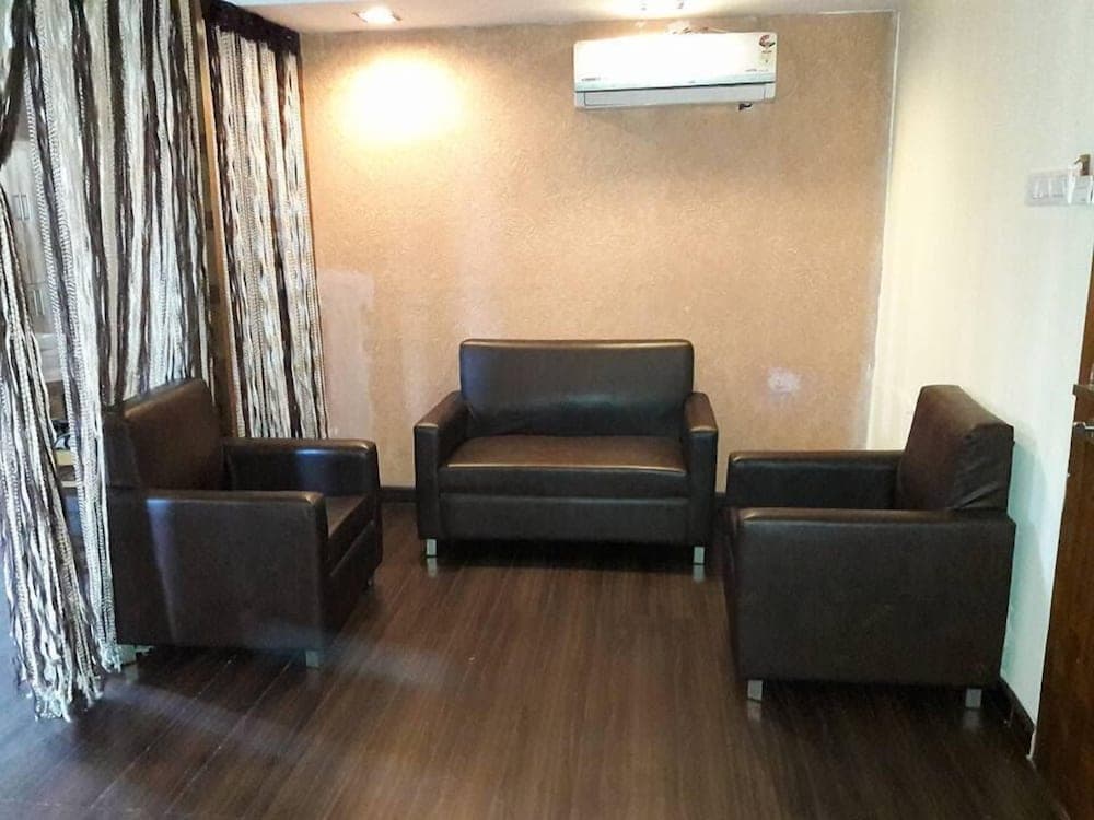 Hotel Raj Residency
