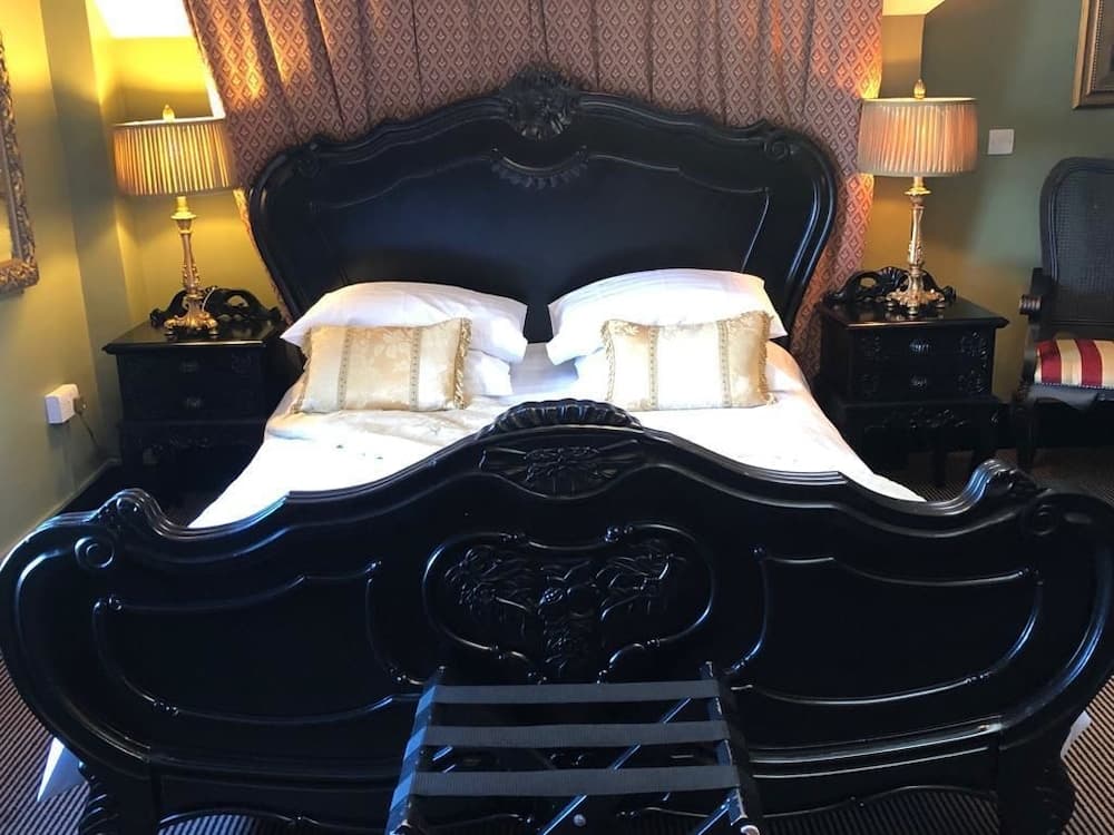 Knockninny Country House & Marina