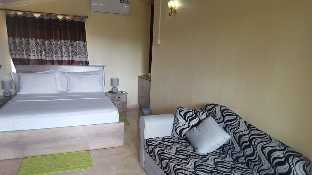 Riverside Holiday Home