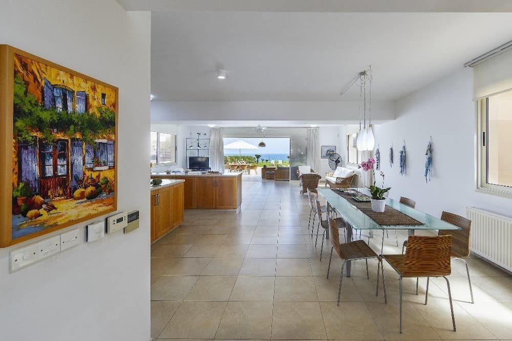 Protaras Beachfront Villa Pietra