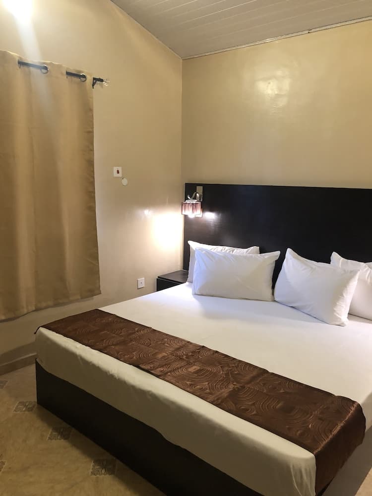 Posh Apartments Bussiness Hotel