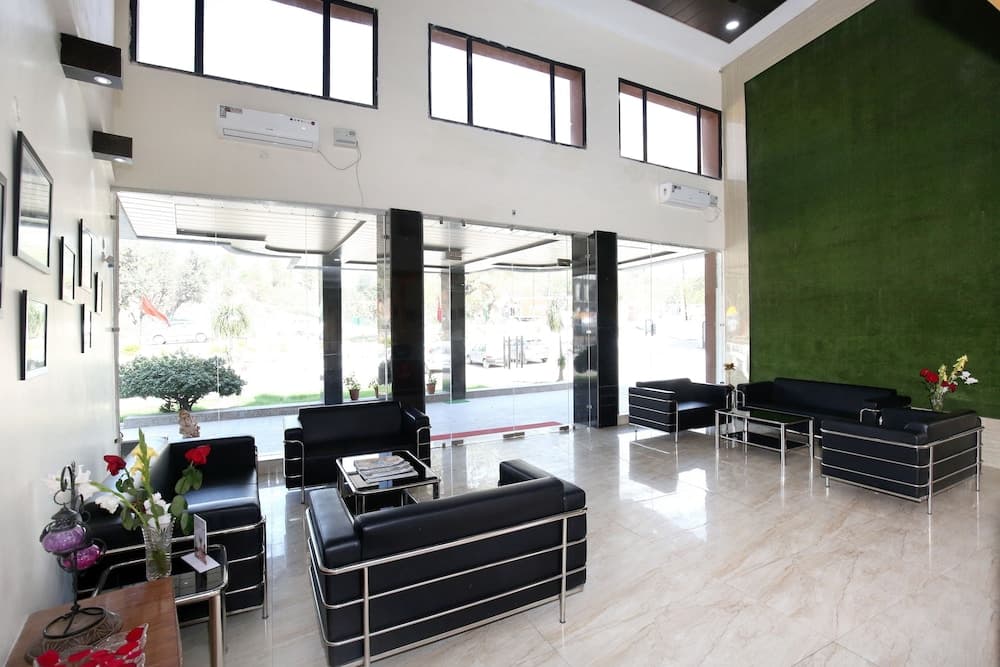 OYO 12767 Hotel Grand Chinar