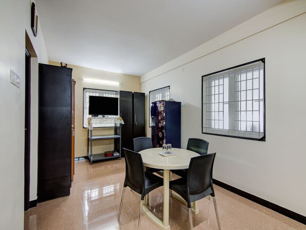 OYO 24147 Royal Stay