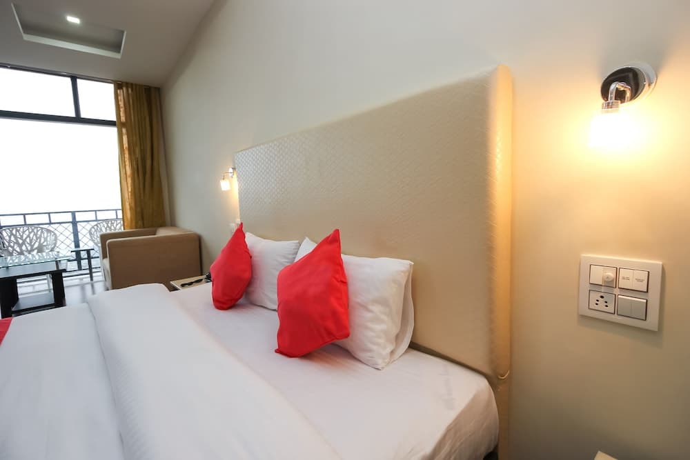 OYO 28425 Dal Lake Resort