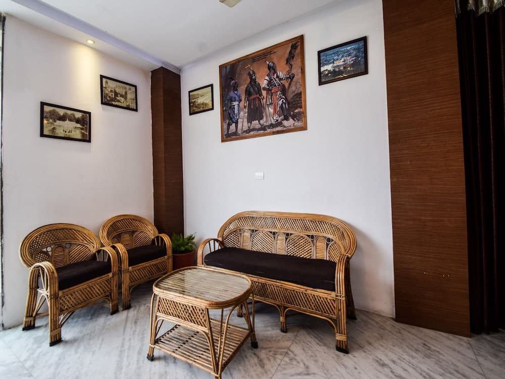 OYO 28253 Jmd Palace