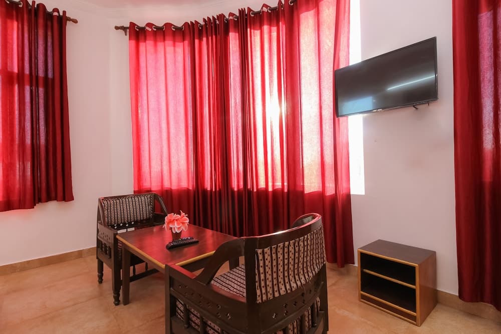 OYO 25107 Aqua Waterfall Hotel