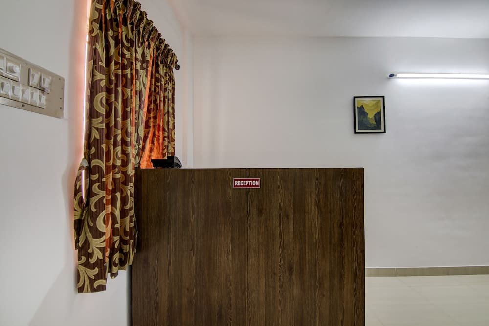 OYO 24044 Appledoor Service Apartment