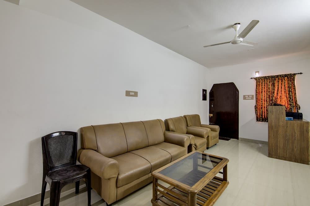 OYO 24044 Appledoor Service Apartment