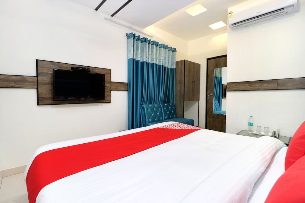 OYO 27972 Hotel Pakeeza