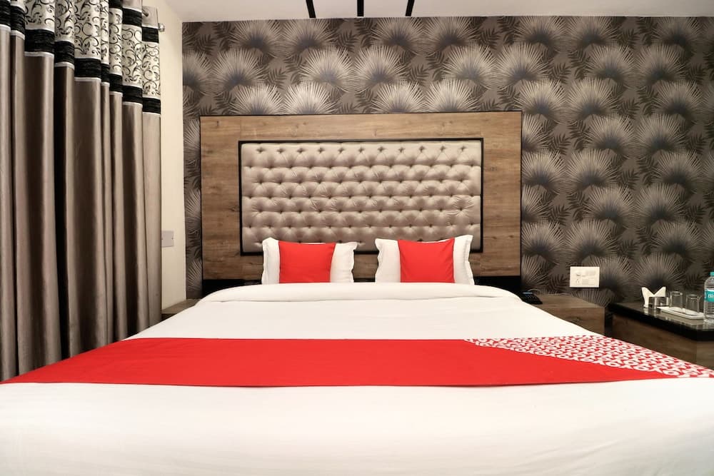 OYO 27972 Hotel Pakeeza