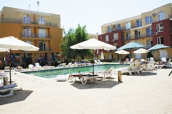 Quiet Family Apartment in Sunny Day