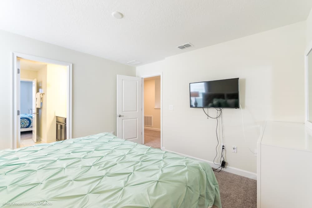 H1672brand new Amazing 8 Bedroom 5 Bathroom Resort