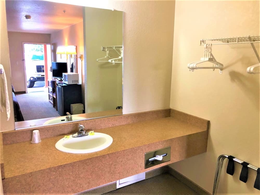 Copper Stay Inn/Rodeway Inn Benson AZ I-10 Exit 304