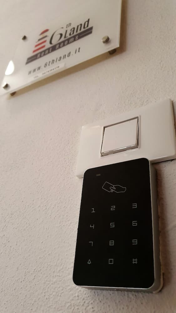 6thLand - Rent Rooms  La Spezia