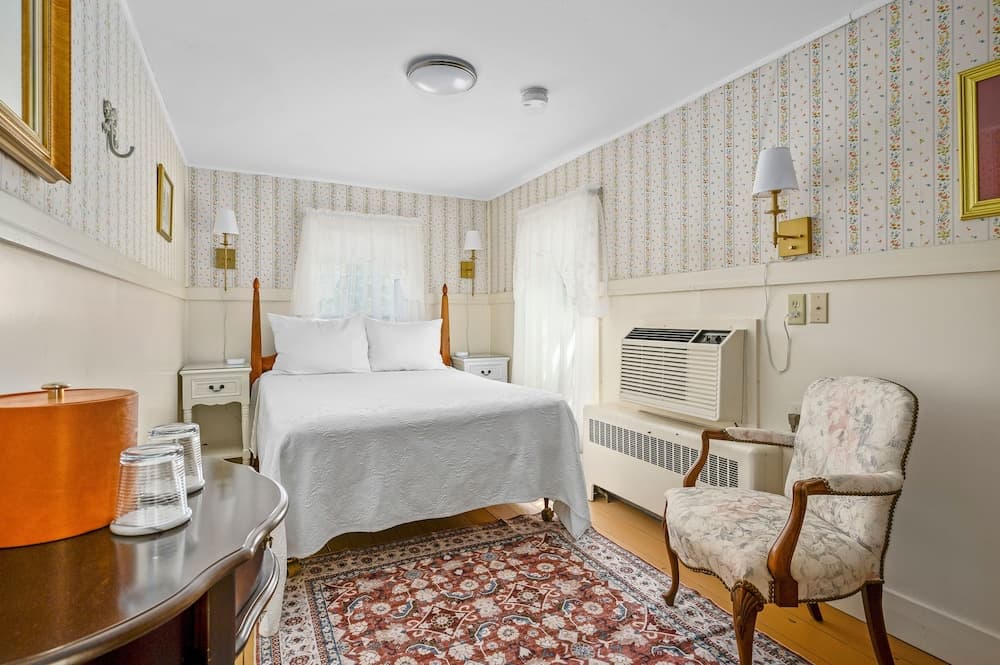 Isaiah Hall Bed & Breakfast Inn