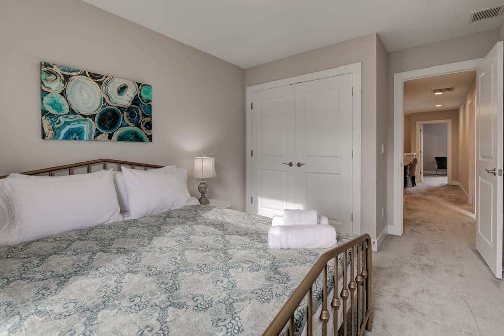 Marbella Lane Executive Townhome, 20 mins to Boulder