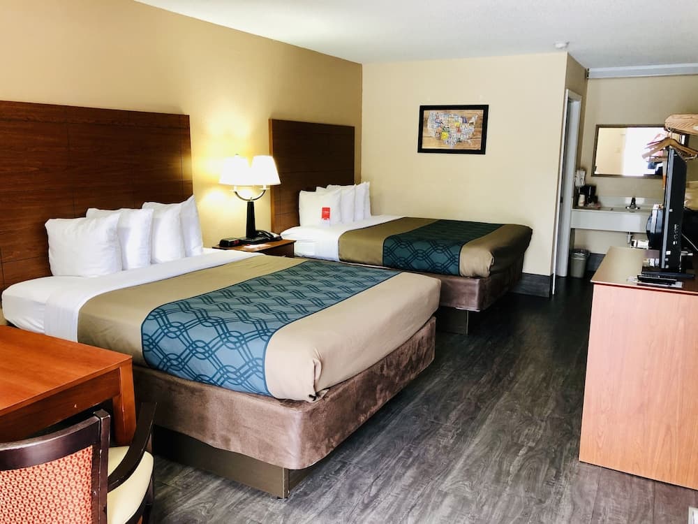 Econo Lodge Inn & Suites