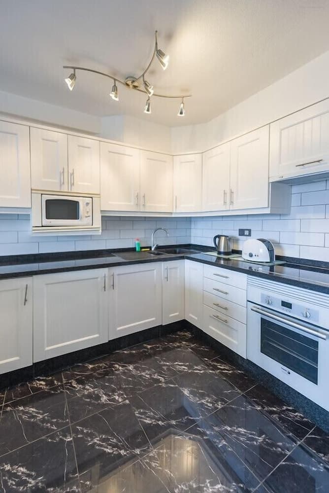 Castle Harbour Official