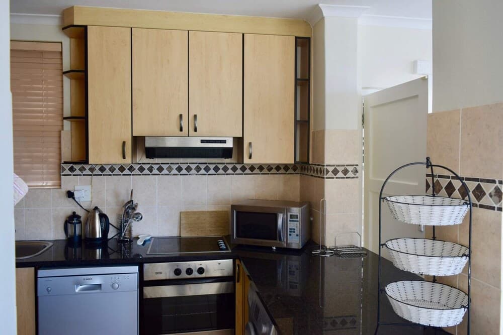 Cozy 2 Bedroom Nestled Under Devils Peak