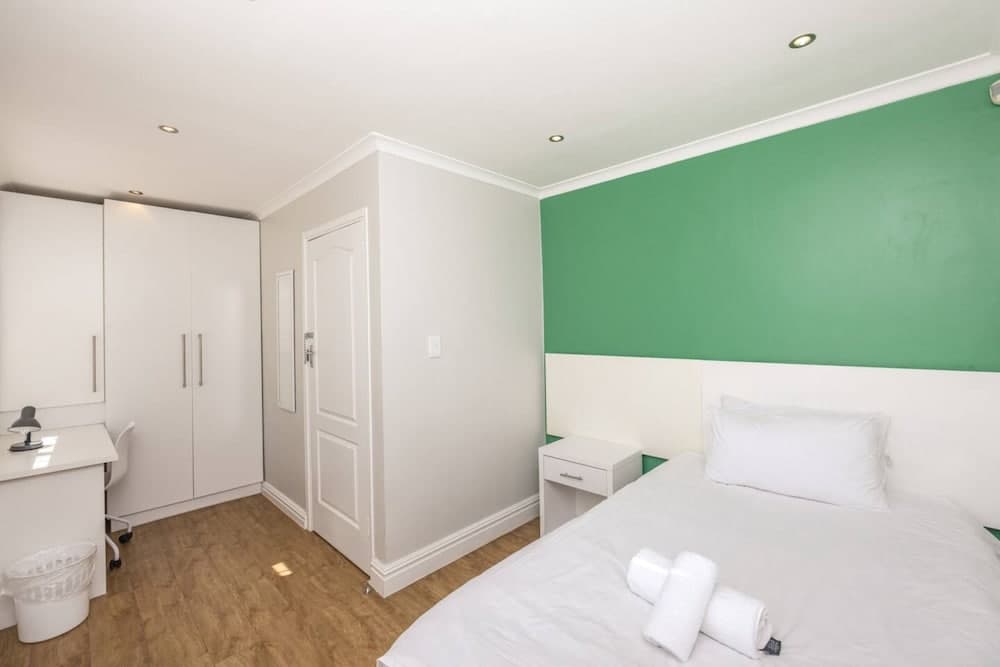 Contemporary 4 Bedroom Home