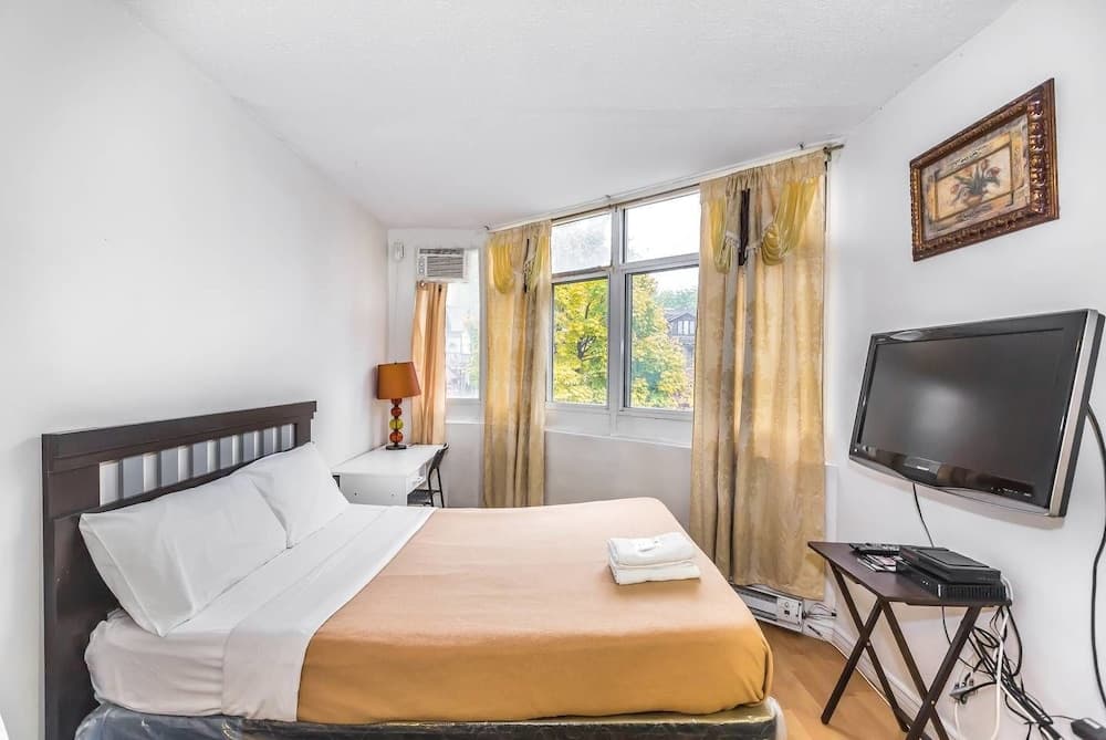 New! Budget Friendly Stay in Downtown