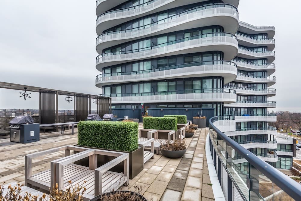 Exquisite Luxury 1 Bedroom + Den With Parking