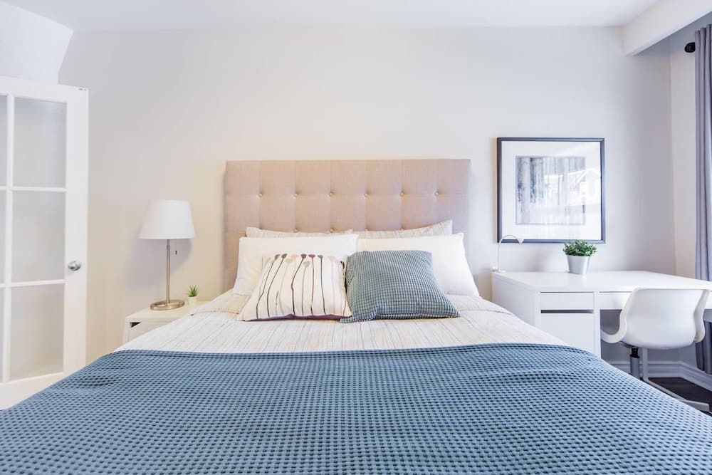 Elegantly Appointed Detached House in the Central City