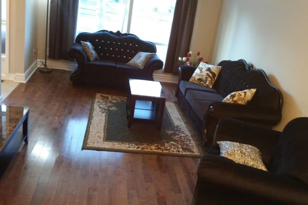 NEW !! Home Away From Home in the GTA