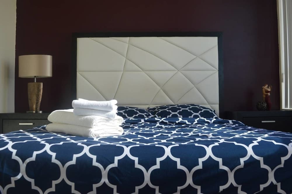 NEW Luxury Condo - Lake Shore View With Parking