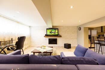 Victoria Village, Modern Two Bedroom With Parking