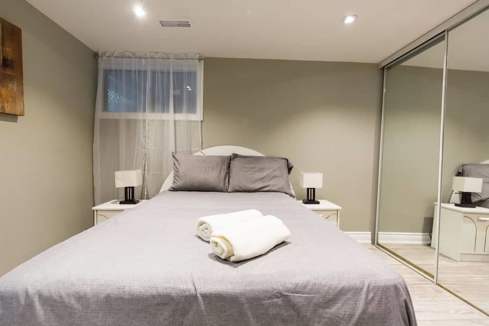 Victoria Village, Modern Two Bedroom With Parking