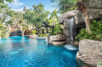 Riviera Wongamat Condo By Favstay