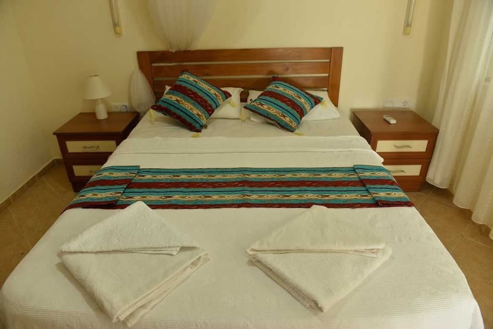 Villa Sunnyside by Lycia Collections