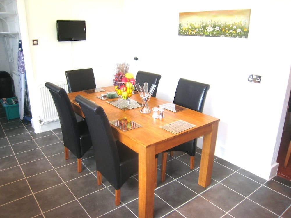 Arden Hill Farm House - Sleeps up to 16 - Snooker Table - HOT TUB