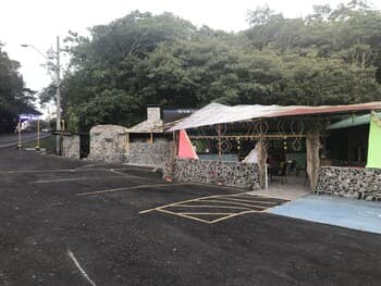 La Embrujada Hostel Y Restaurante