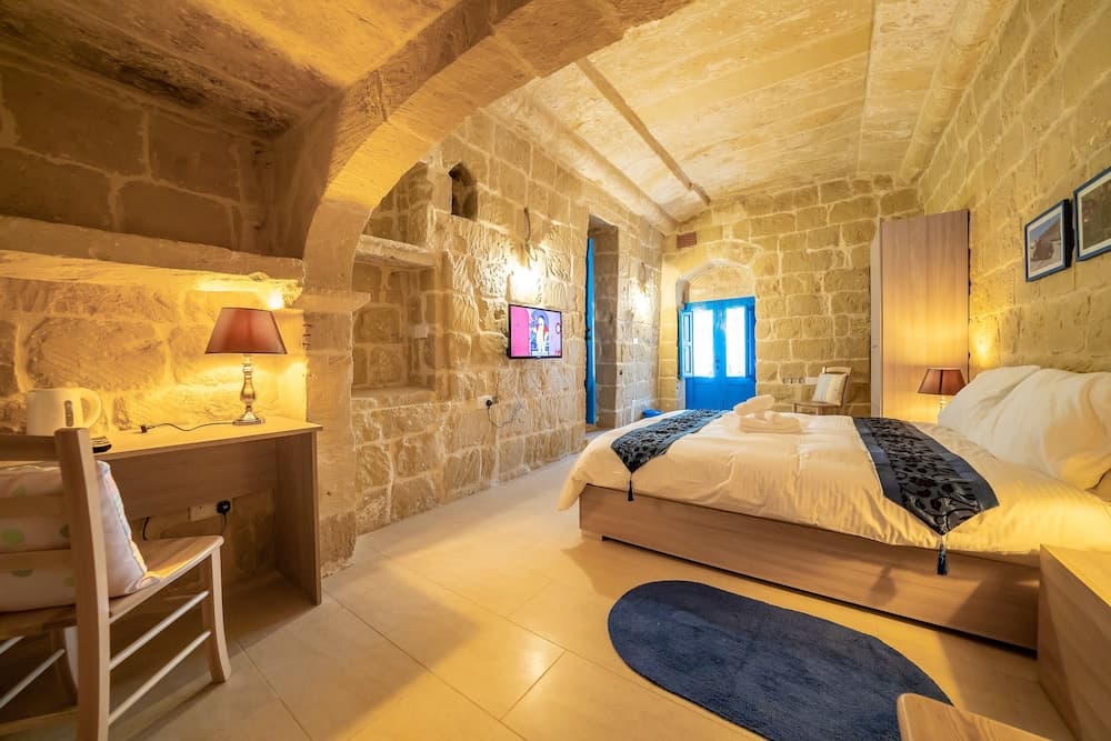 Ta' Pinu B&B