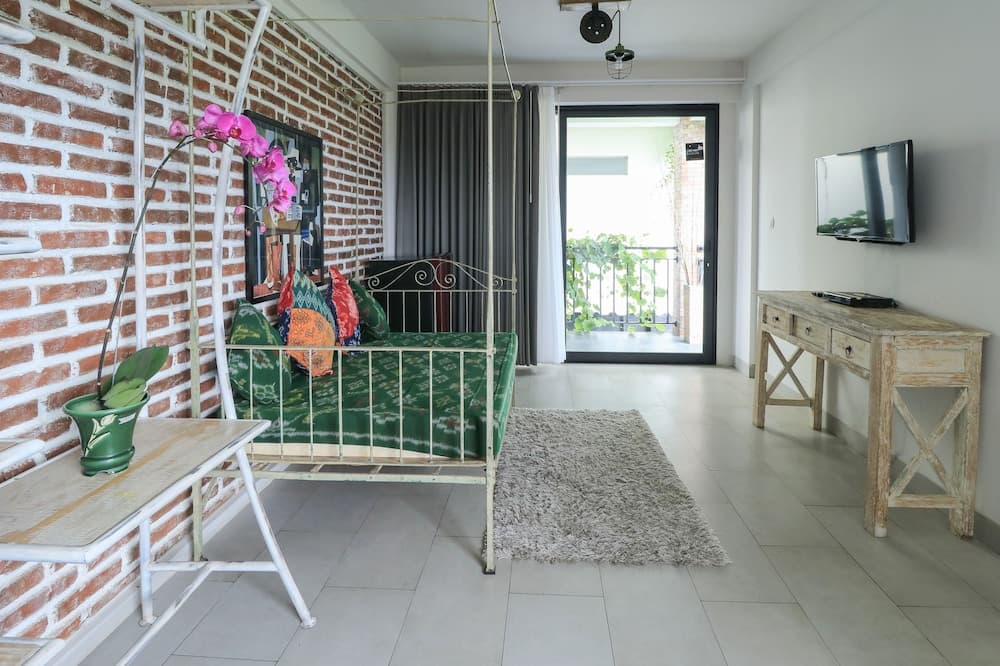 Base Guesthouse and Hostel