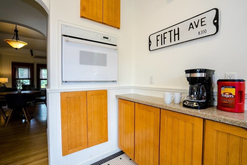 The Traveler's Nook Walk to City Park